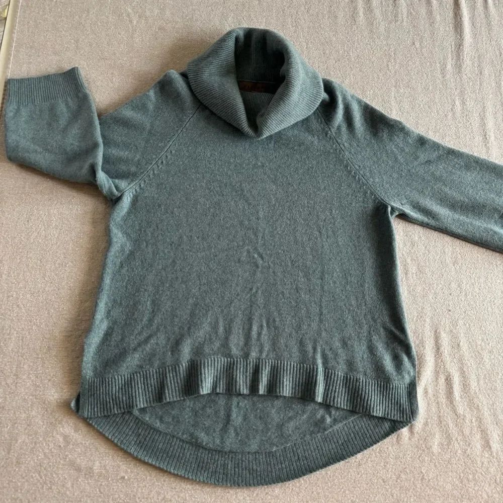 H&M oversized sea foam green turtleneck. 100% Wool S